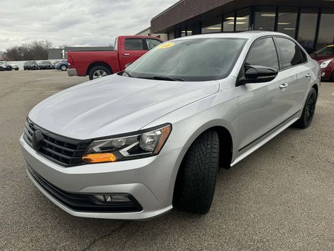 Used 2016 Volkswagen Passat 1.8T SE image 4