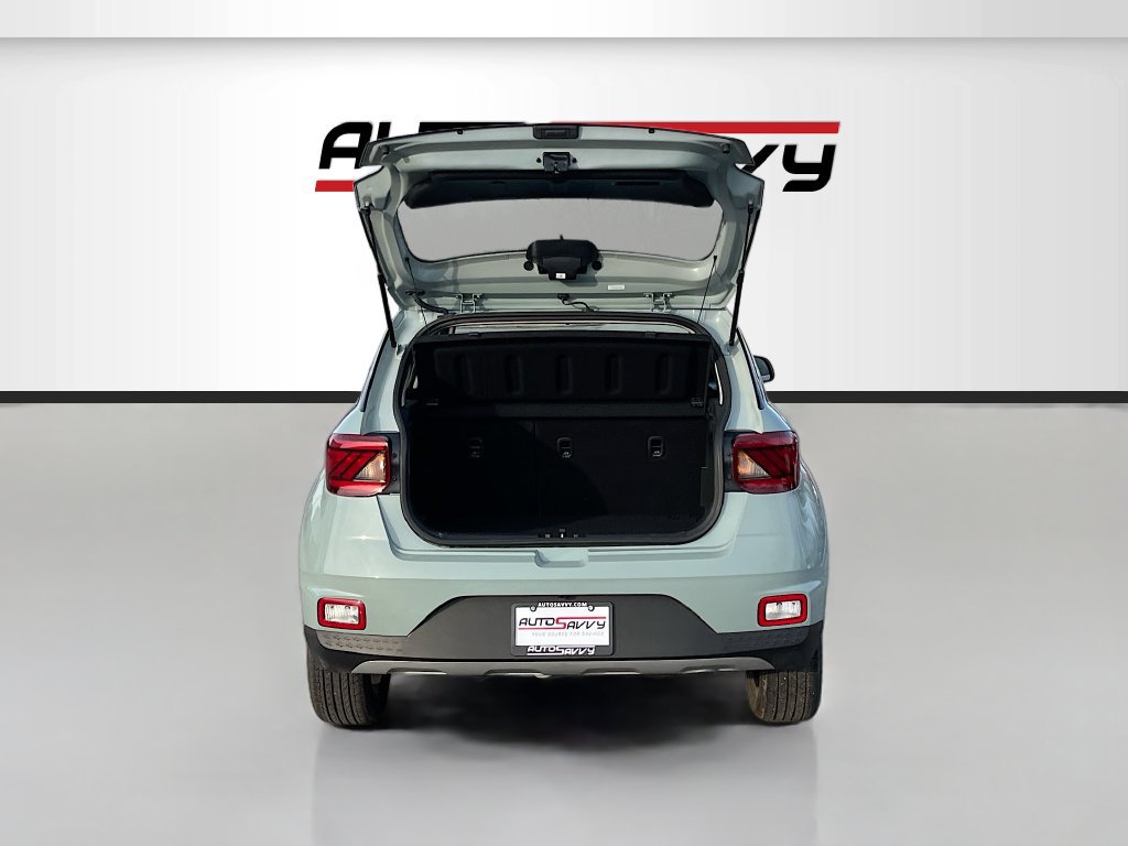 Used 2025 Hyundai Venue Limited FWD image 26