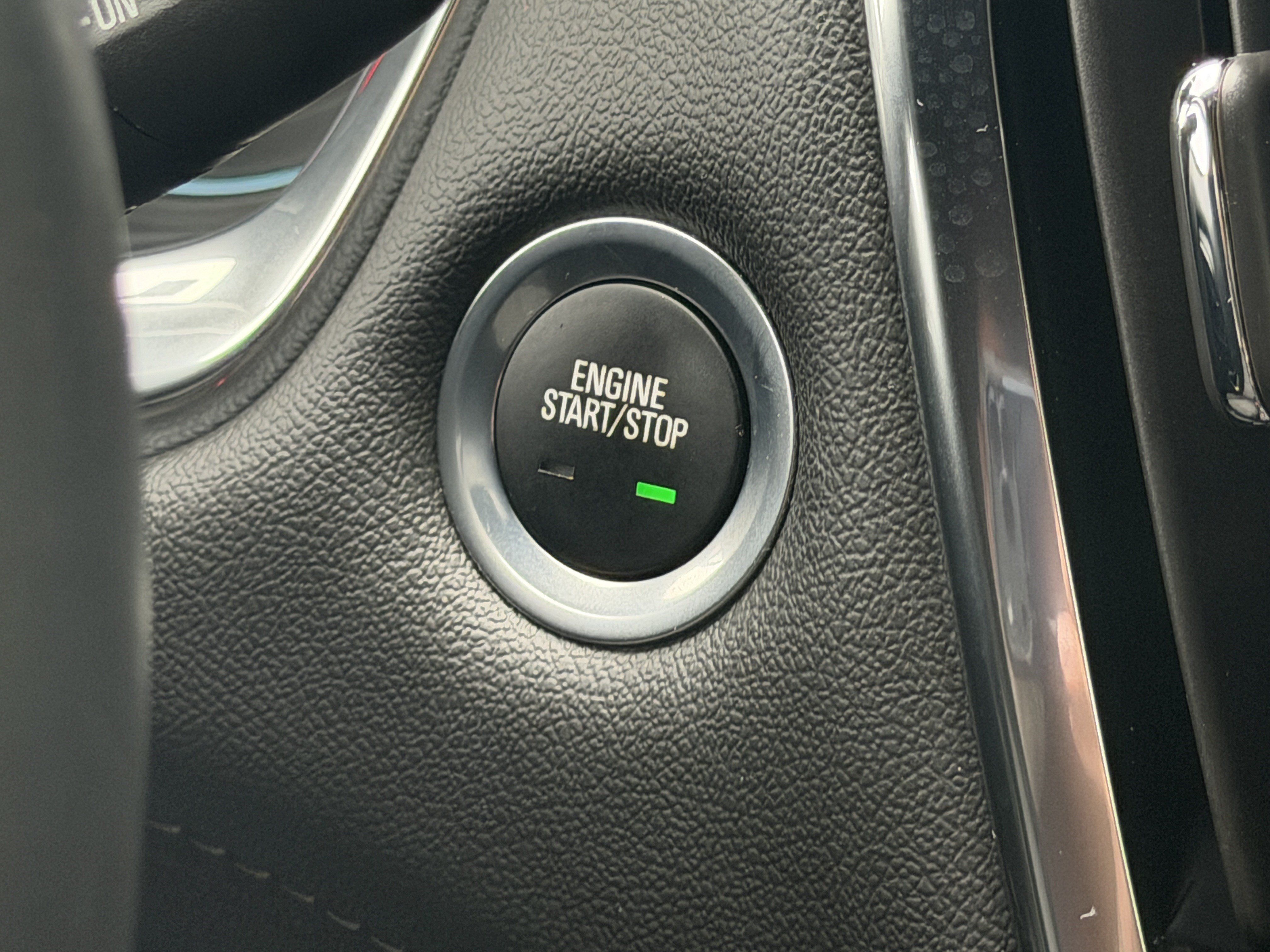 Used 2023 Chevrolet Traverse LT FWD image 30