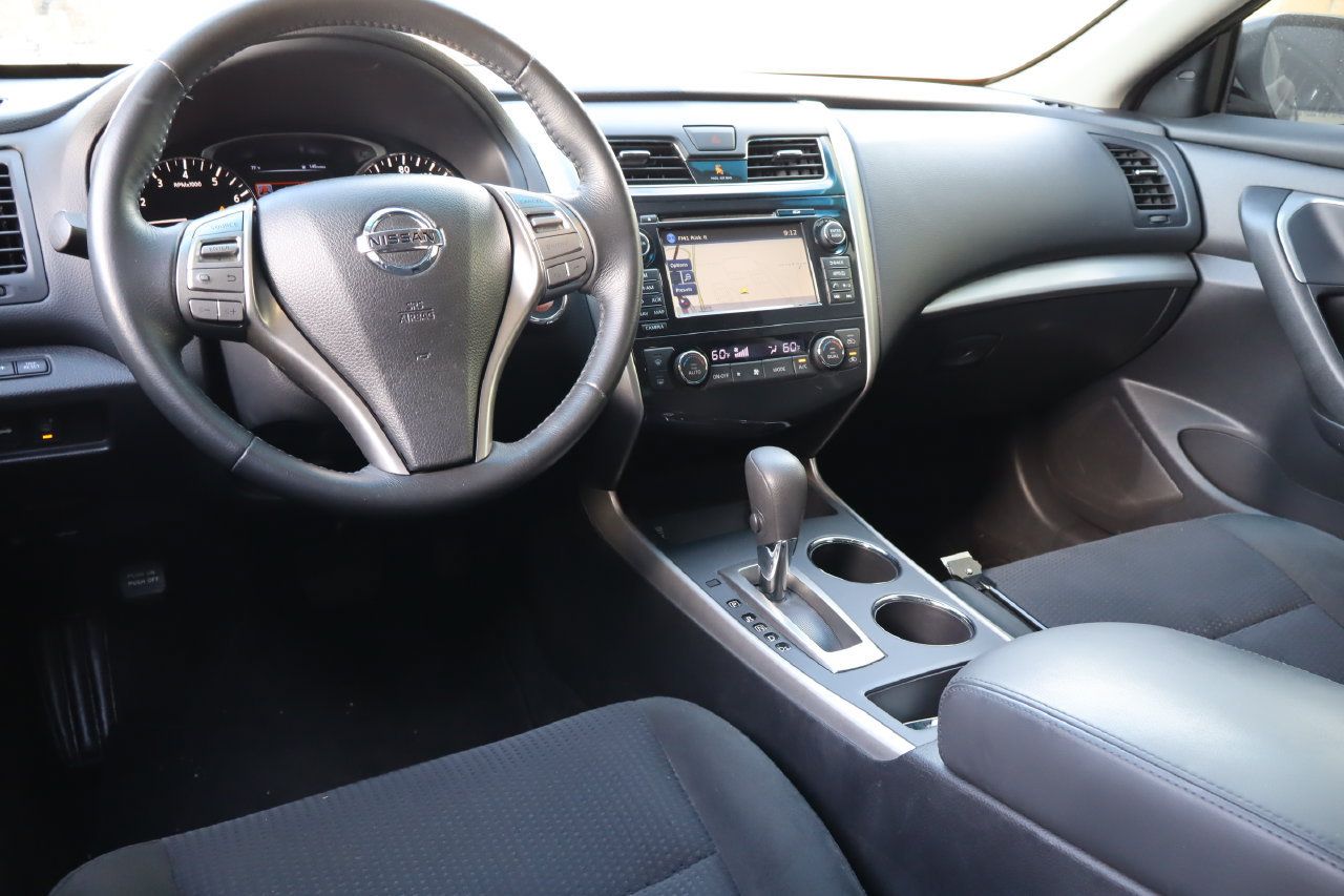 Used 2015 Nissan Altima 2.5 SV w/ Convenience Package FWD image 5