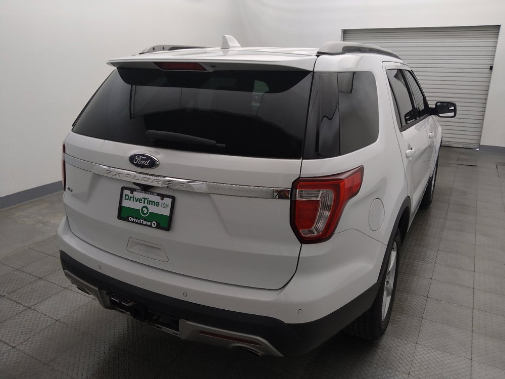 Used 2016 Ford Explorer XLT w/ Equipment Group 202A AWD/4WD image 7