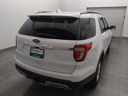 Used 2016 Ford Explorer XLT w/ Equipment Group 202A AWD/4WD image 7