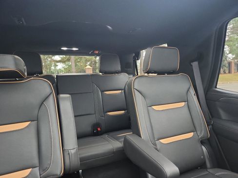 Used 2023 GMC Yukon AT4 image 10