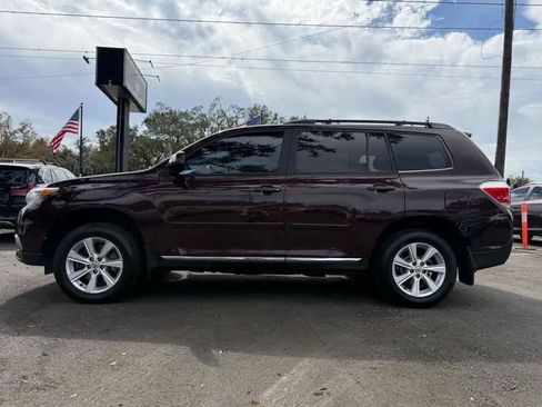 Used 2012 Toyota Highlander SE w/ Tow Pkg image 3