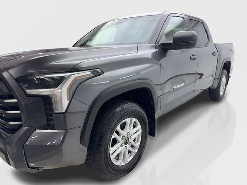 Used 2025 Toyota Tundra SR5 w/ SR5 Premium Package AWD/4WD image 11