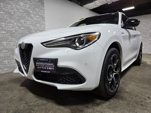 Used 2022 Alfa Romeo Stelvio Veloce image 5