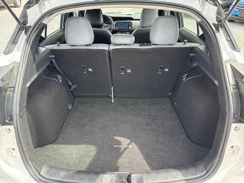 Used 2021 Nissan Kicks SR w/ SR Premium Package FWD image 18