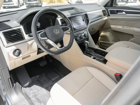 Used 2022 Volkswagen Atlas SE w/ Panoramic Sunroof Package FWD image 7