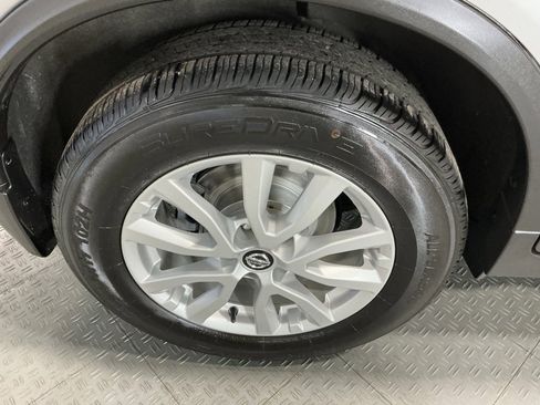 Used 2020 Nissan Rogue SV image 37