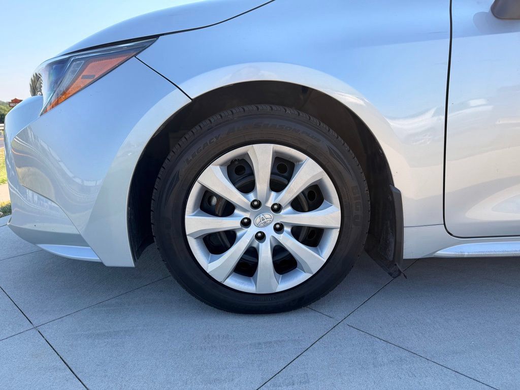 Used 2021 Toyota Corolla LE FWD image 13