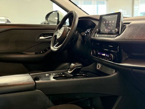 Used 2022 Nissan Rogue SV FWD image 24