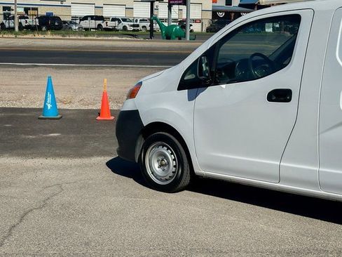 Used 2019 Nissan NV200 S w/ Cruise Control Package image 10