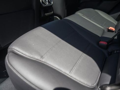 Certified 2025 Mercedes-Benz GLC 300 4MATIC w/ Driver Assistance Package image 31