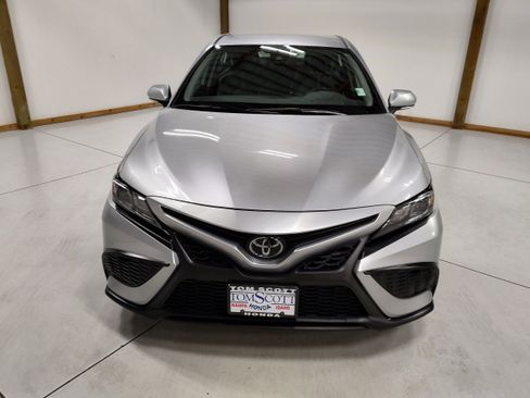 Used 2023 Toyota Camry SE image 3