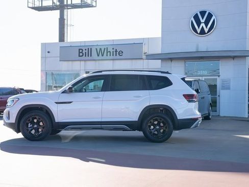 New 2026 Volkswagen Atlas Peak Edition image 3