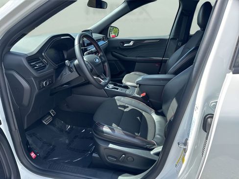 Used 2024 Ford Escape ST-Line image 9