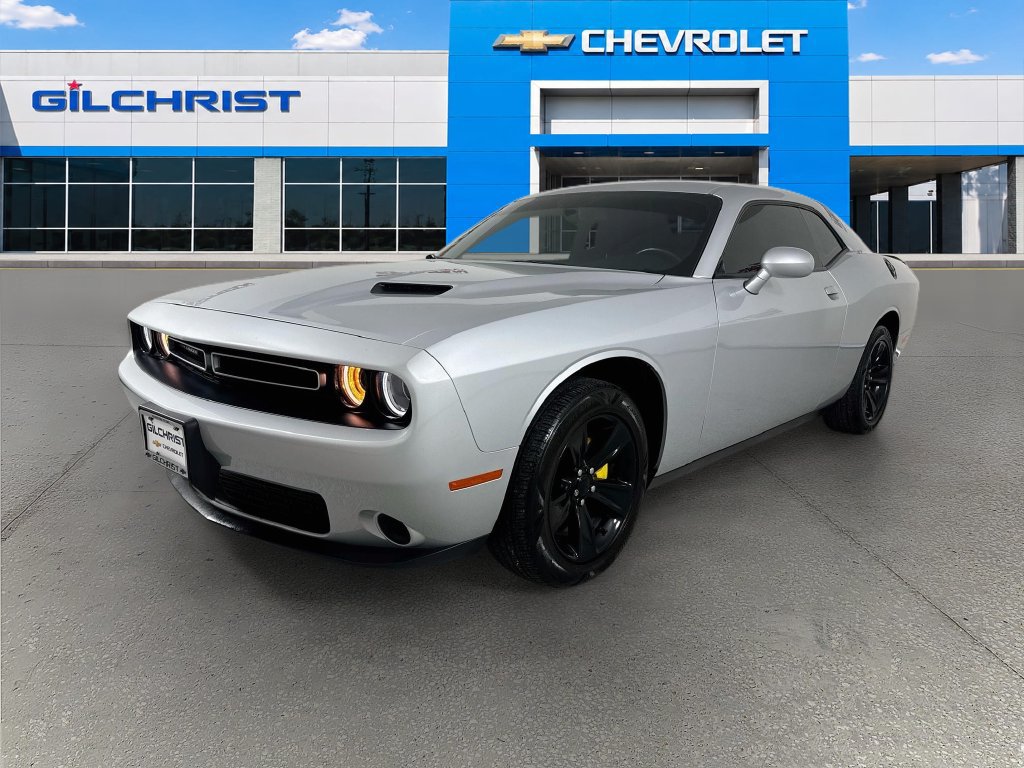 Used 2023 Dodge Challenger SXT RWD image 4