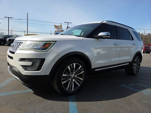 Used 2017 Ford Explorer Platinum AWD/4WD image 3