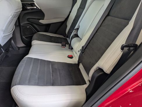 Used 2025 Mitsubishi Outlander SE FWD image 18
