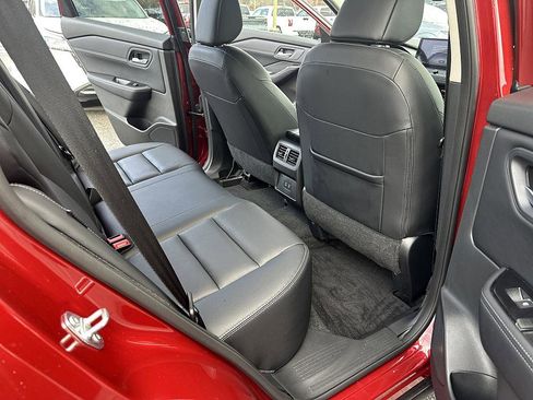 Certified 2025 Nissan Rogue SL image 16