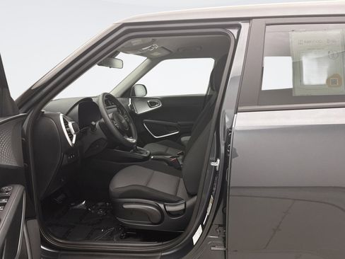 Used 2025 Kia Soul LX w/ LX Technology Package FWD image 11