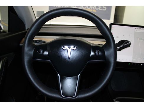 Used 2021 Tesla Model Y Long Range image 28
