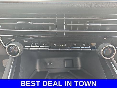 New 2026 Chevrolet Traverse LT w/ Sun and Wheel Package FWD image 22