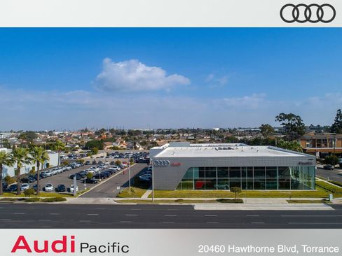 Used 2024 Audi Q8 e-tron Premium Plus w/ Premium Plus Package image 2