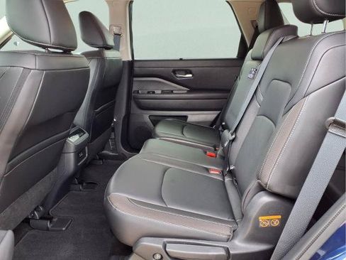 Certified 2024 Nissan Pathfinder SL AWD/4WD image 10