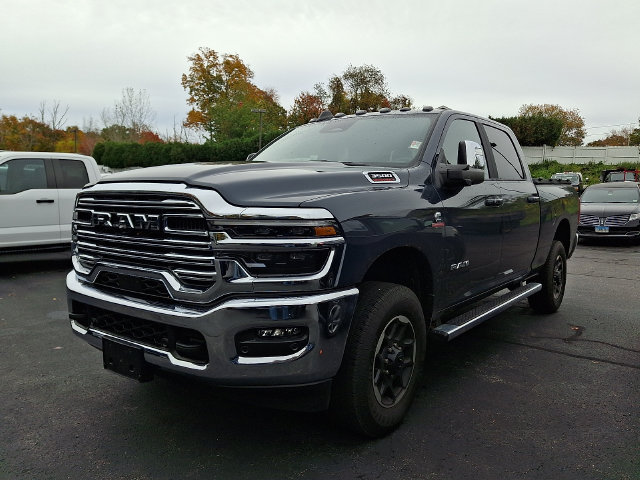 Used 2025 RAM 3500 Laramie AWD/4WD image 2