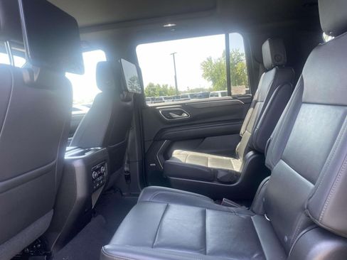 Used 2021 Chevrolet Suburban LT w/ LT Signature Package AWD/4WD image 11