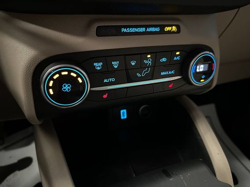 Used 2020 Ford Escape SE FWD image 16
