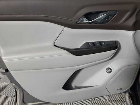 Used 2019 GMC Acadia SLT FWD image 16