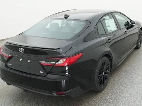 New 2026 Toyota Camry Hybrid FWD image 7