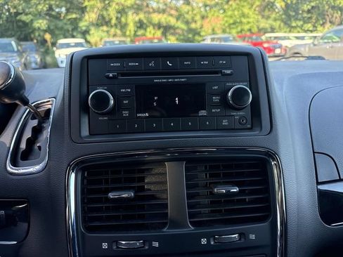 Used 2016 Dodge Grand Caravan SE FWD image 15