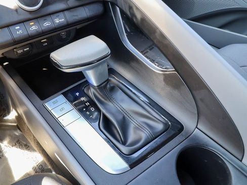 Used 2024 Hyundai Elantra SE image 11