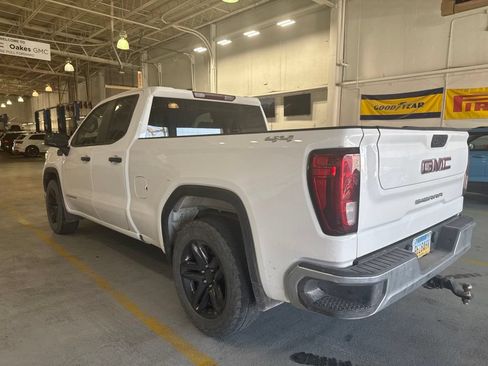 Used 2022 GMC Sierra 1500 Pro w/ Pro Value Package AWD/4WD image 11