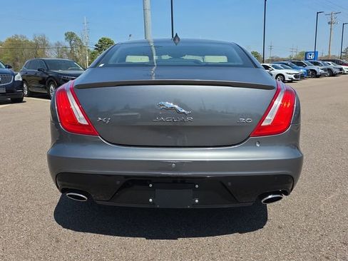 Used 2017 Jaguar XJ R-Sport RWD image 4
