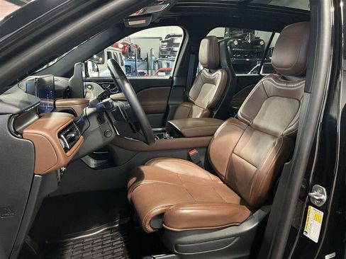 Used 2025 Lincoln Aviator Reserve w/ Luxury Package AWD/4WD image 9