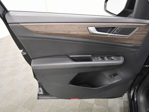 Used 2025 Volkswagen Atlas SEL image 13