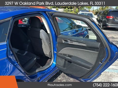 Used 2017 Ford Fusion SE FWD image 29