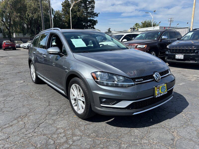 Used 2019 Volkswagen Golf Alltrack S AWD/4WD image 1