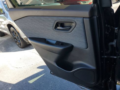 Used 2023 Nissan Rogue S FWD image 14