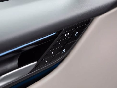Certified 2026 Porsche Macan Electric RWD image 24