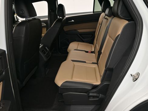 Used 2021 Volkswagen Atlas Cross Sport SE w/ Panoramic Sunroof Package image 35