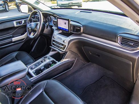 Used 2023 Ford Explorer XLT w/ Equipment Group 202A image 18