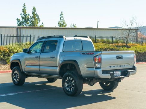 Used 2023 Toyota Tacoma TRD Off-Road w/ Technology Package AWD/4WD image 11