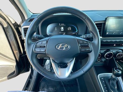 Used 2025 Hyundai Venue SEL FWD image 11