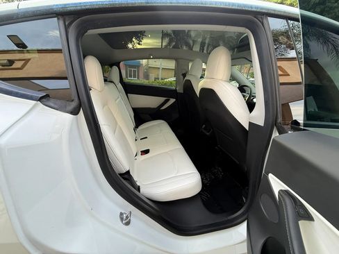 Used 2021 Tesla Model Y Long Range image 17