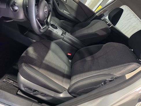 Used 2023 Nissan Rogue SV FWD image 6
